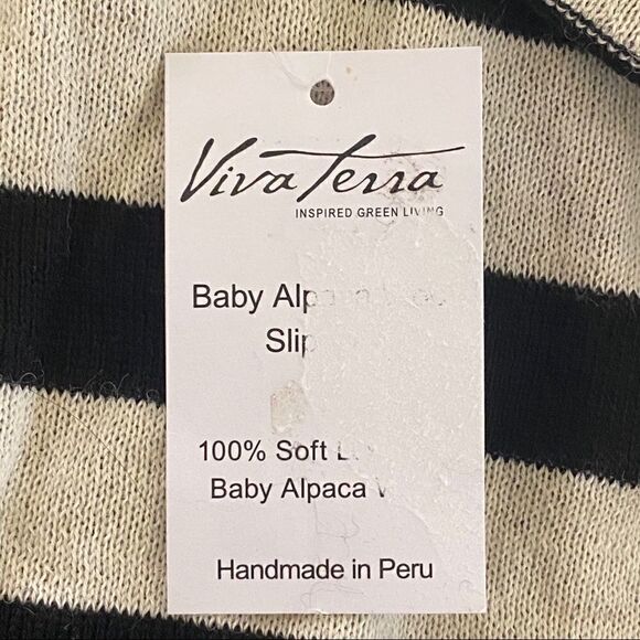 NWT Viva Terra by Indigenous Alpaca wool Black Cream Reversible Cowlneck tank M - Picture 8 of 8